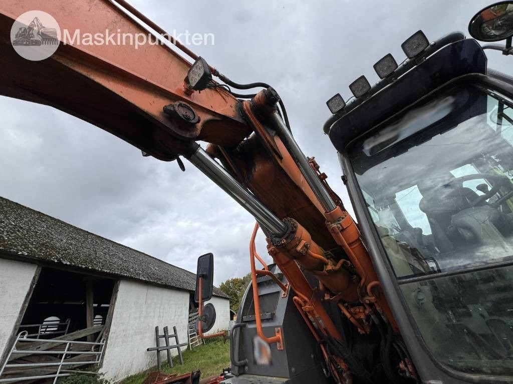 Locação financeira de Hitachi ZX 140 W-3 Hitachi ZX 140 W-3: foto 41 Locação financeira de Hitachi ZX 140 W-3 Hitachi ZX 140 W-3: foto 41