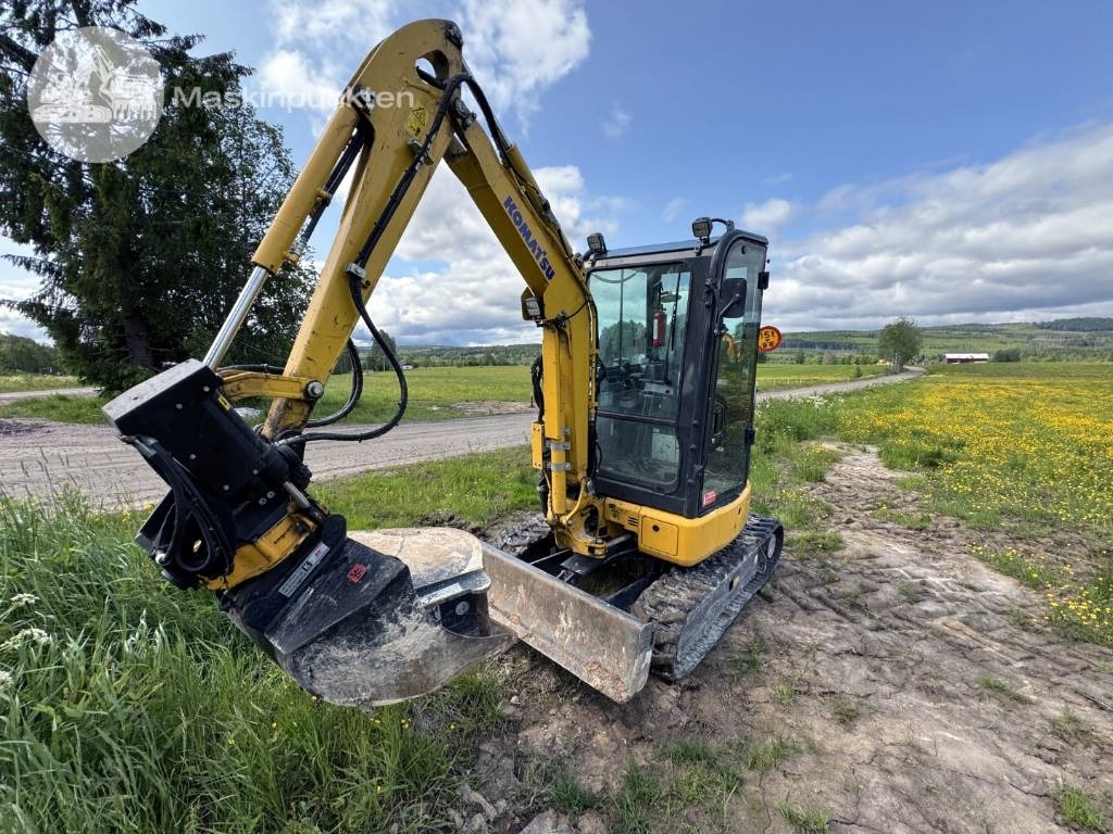 Komatsu PC 26 MR - Mini escavadeira: foto 1 Komatsu PC 26 MR - Mini escavadeira: foto 1