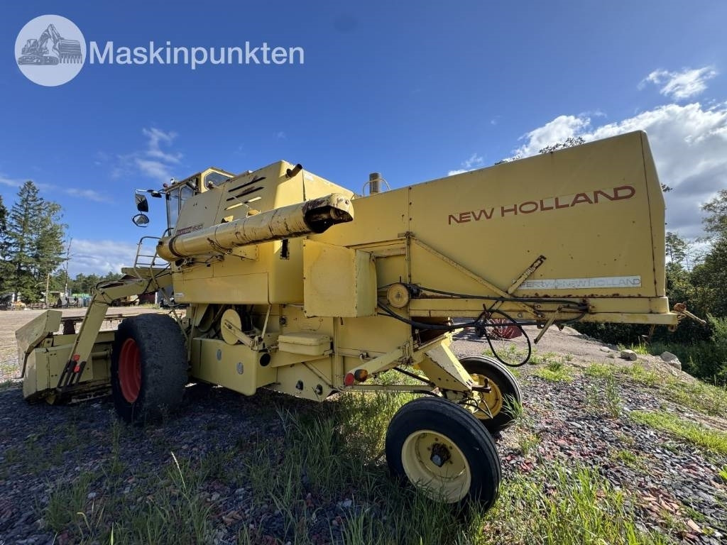 New Holland 1530 - Ceifeira debulhadora: foto 2 New Holland 1530 - Ceifeira debulhadora: foto 2