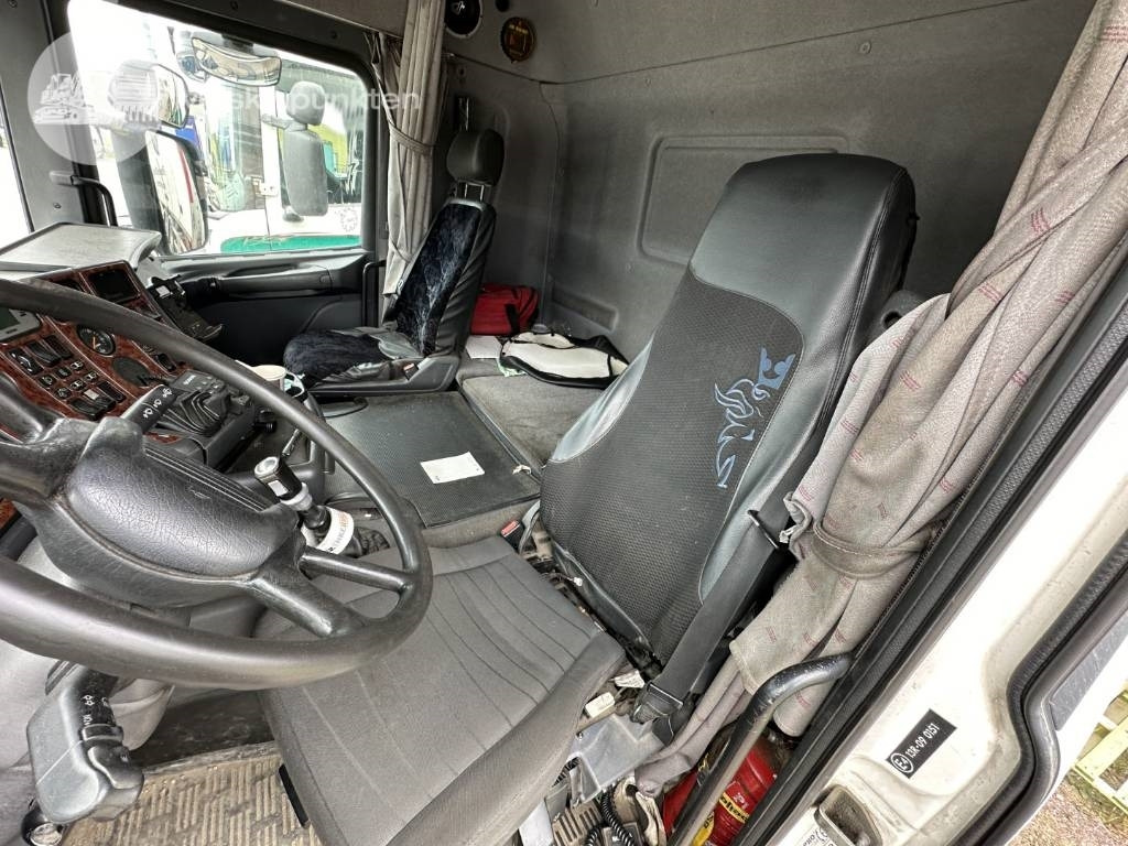 Camião transportador de contêineres/ Caixa móvel Scania R 124 LB: foto 39