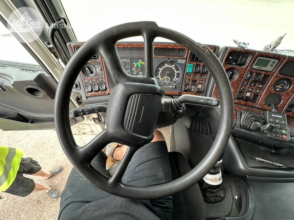 Camião transportador de contêineres/ Caixa móvel Scania R 124 LB: foto 46