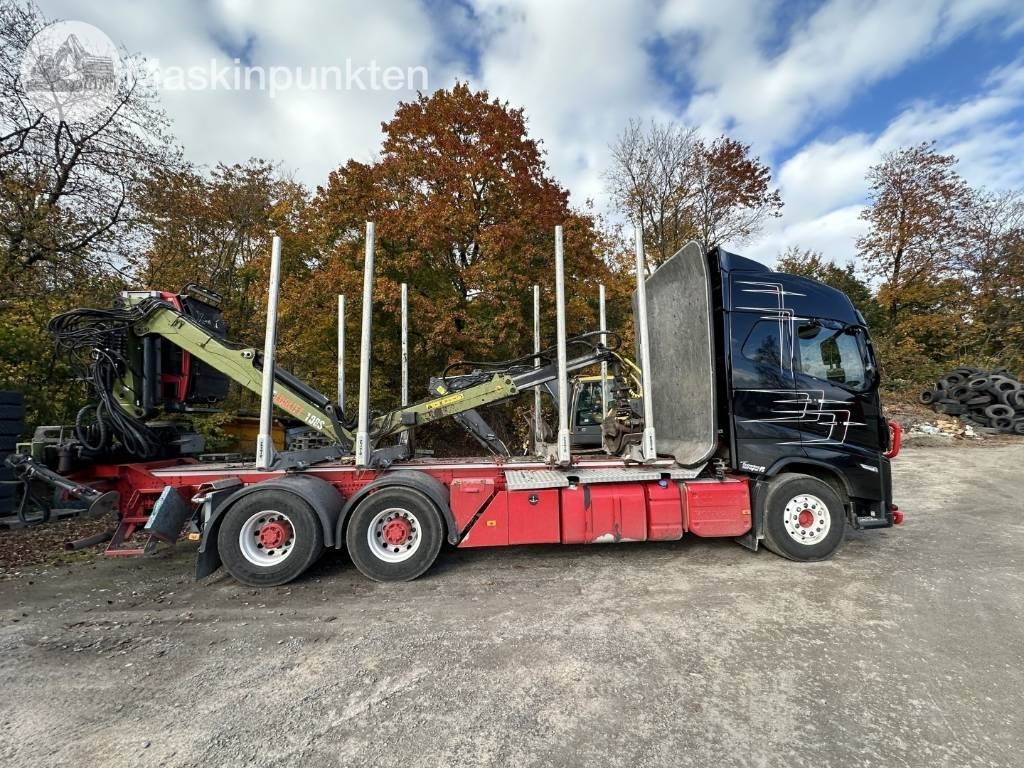 Volvo FH 64 R Timmerbil med kran  - Camião de transporte de madeira: foto 4 Volvo FH 64 R Timmerbil med kran  - Camião de transporte de madeira: foto 4