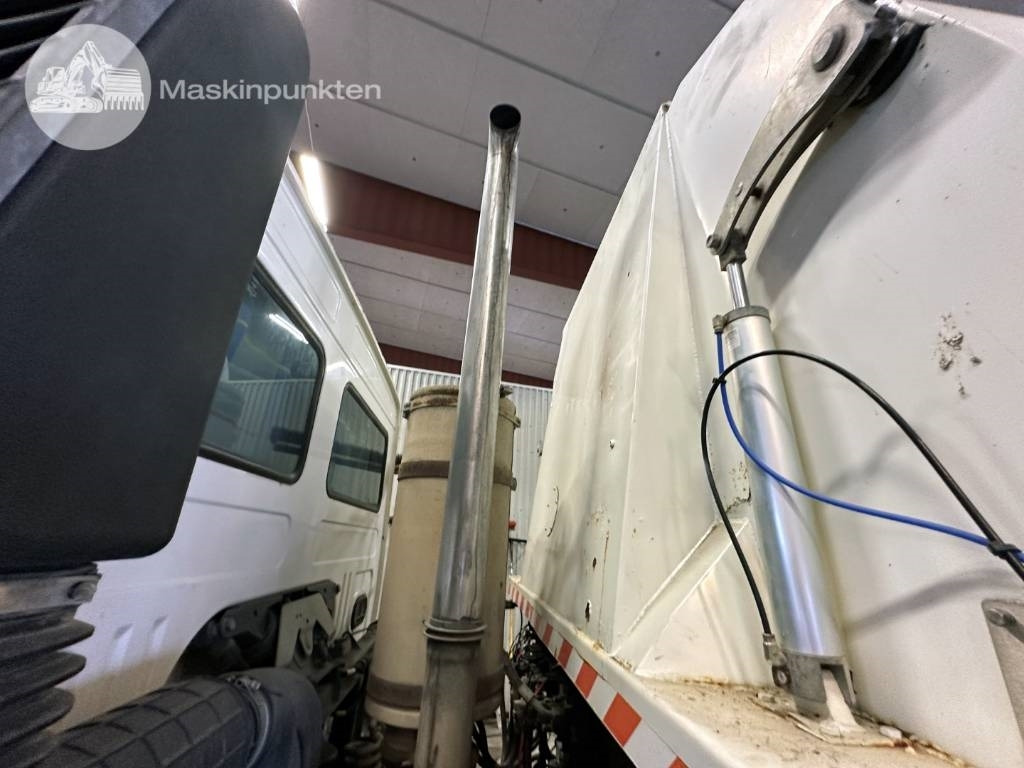 Caminhão de lixo Volvo FL 618: foto 30