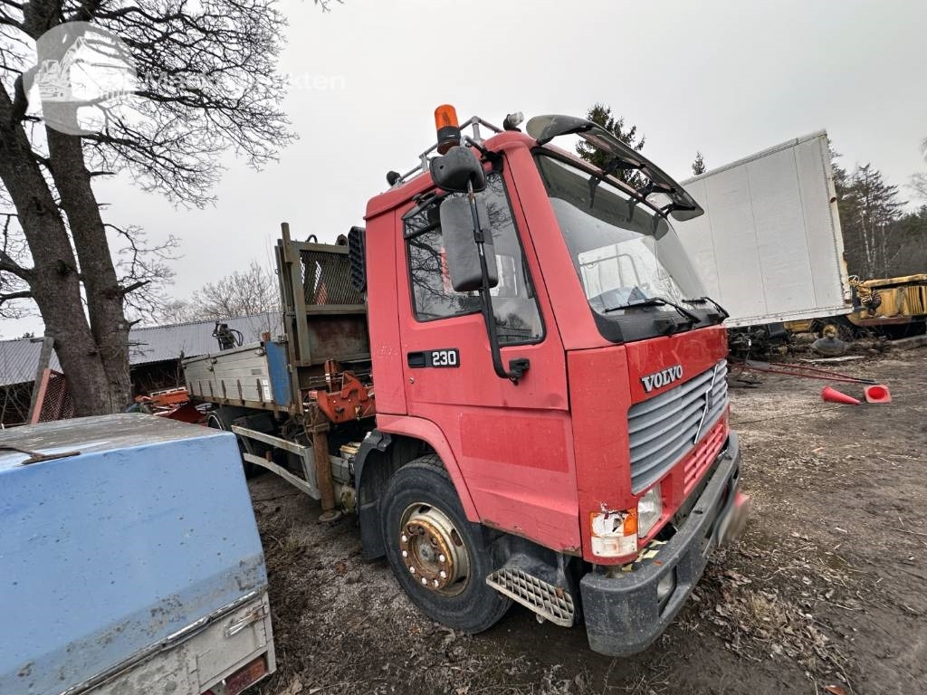 Volvo FL7 - Camião grua: foto 1 Volvo FL7 - Camião grua: foto 1