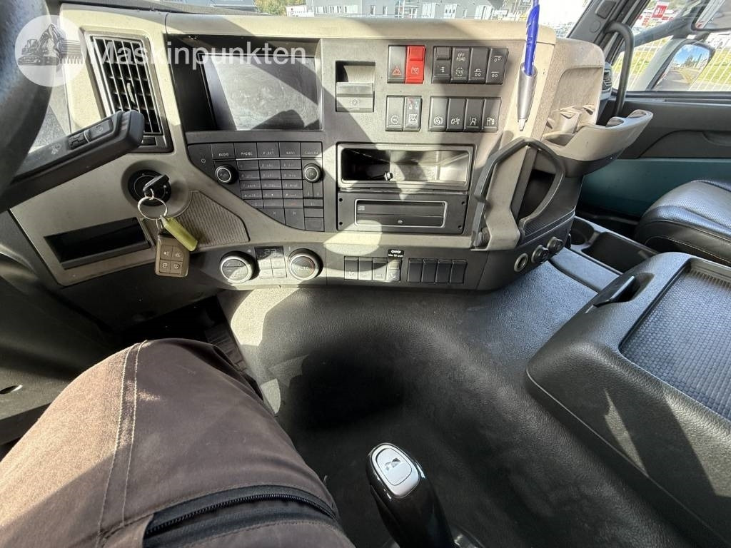 Camião transportador de contêineres/ Caixa móvel Volvo FM 460: foto 14