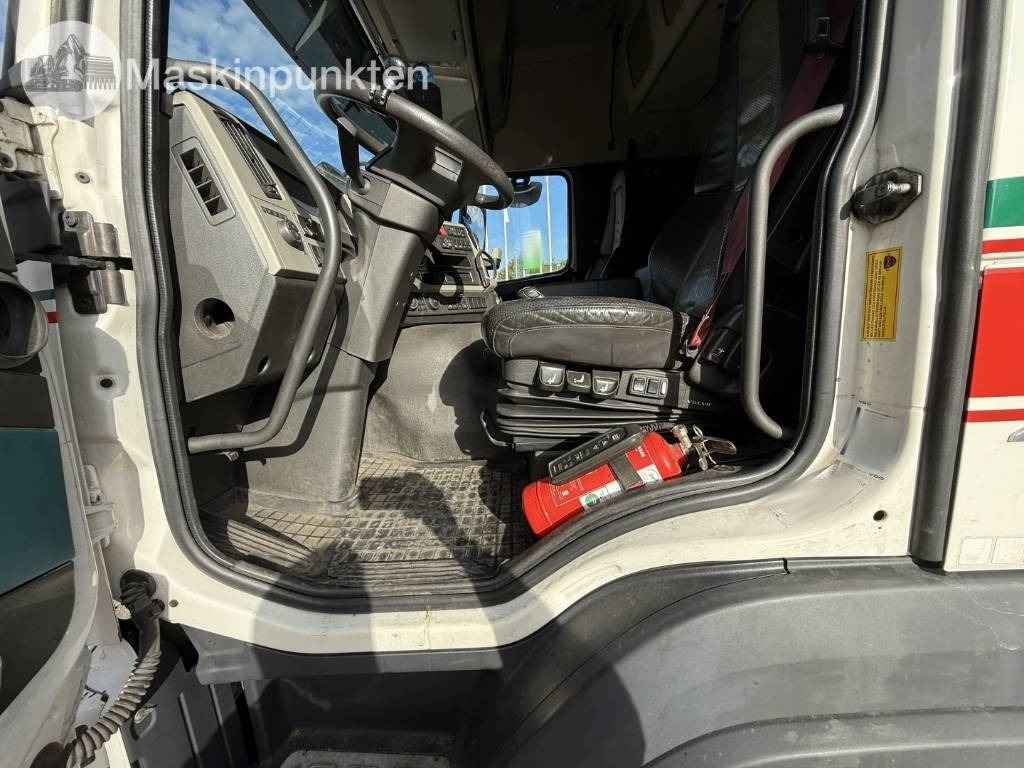 Camião transportador de contêineres/ Caixa móvel Volvo FM 460: foto 12