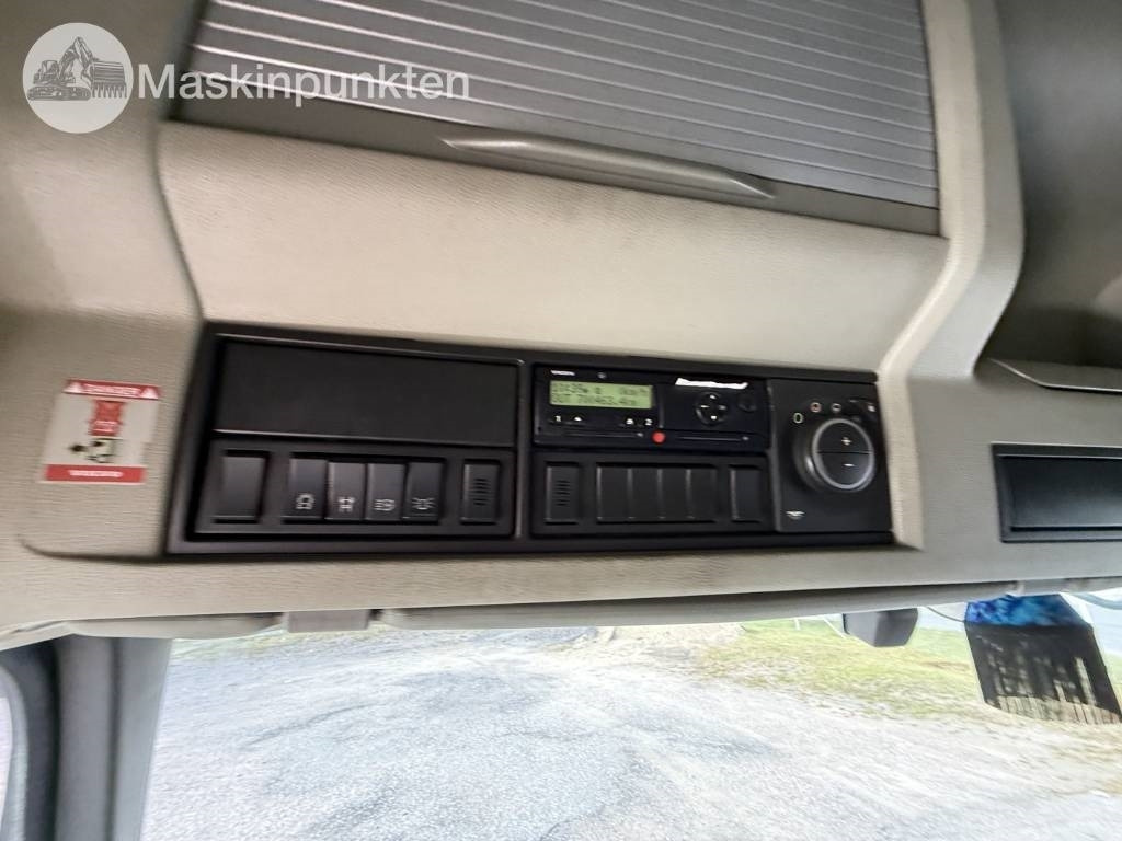 Camião transportador de contêineres/ Caixa móvel Volvo FM 460: foto 23