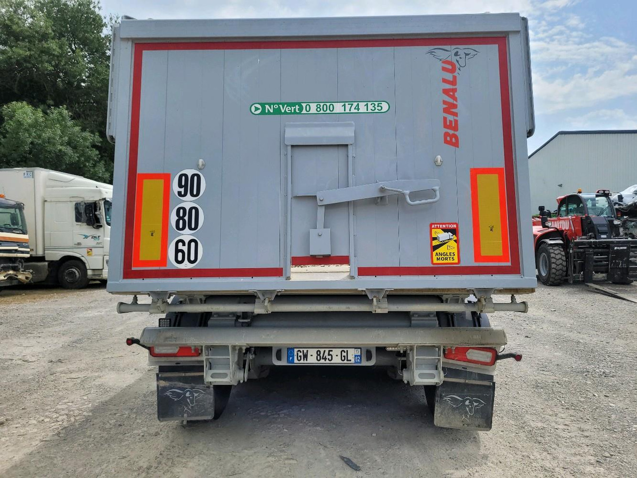BENALU BENNE C39 3 ESSIEUX - Semi-reboque basculante: foto 4 BENALU BENNE C39 3 ESSIEUX - Semi-reboque basculante: foto 4