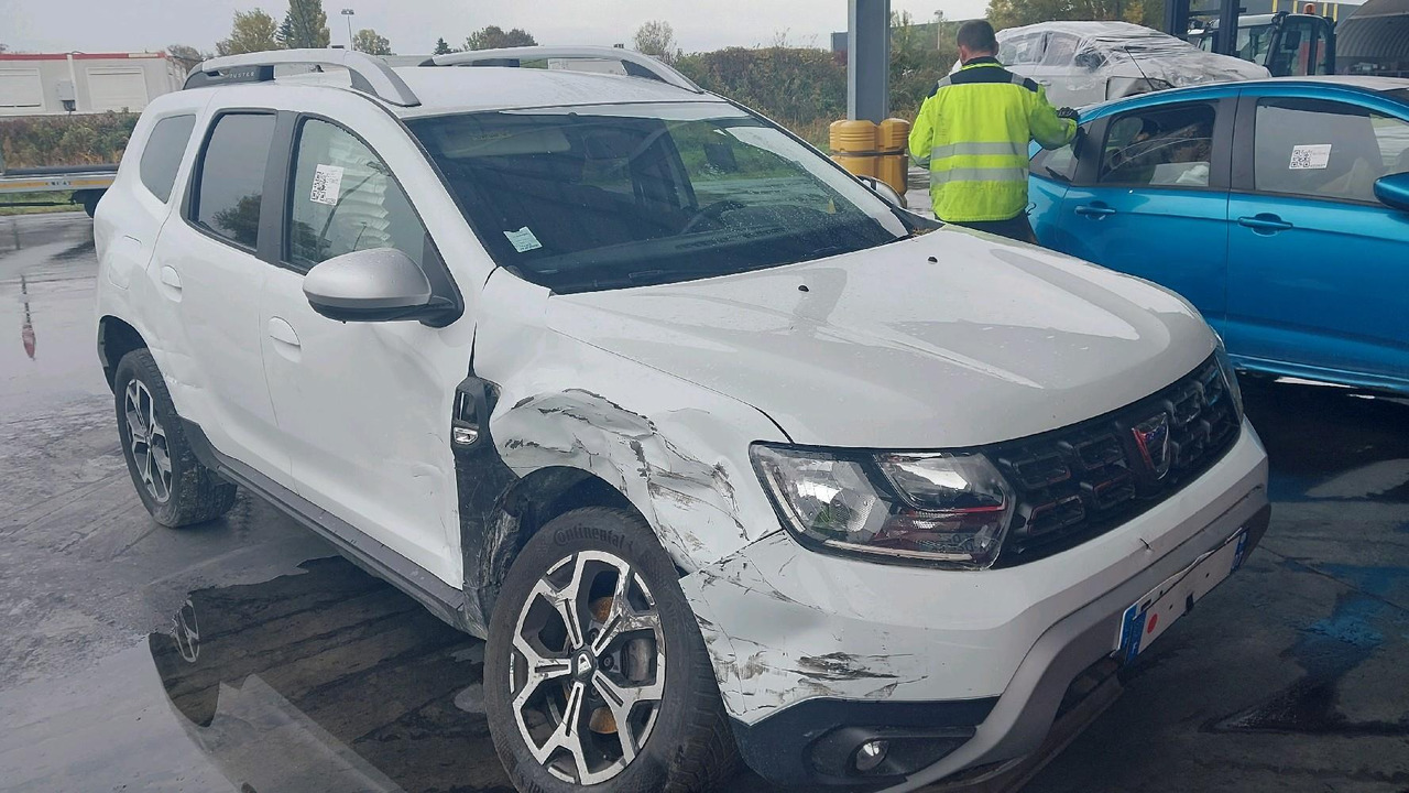 DACIA DUSTER II 1.5 BLUEDCI 115 - Automóvel: foto 2 DACIA DUSTER II 1.5 BLUEDCI 115 - Automóvel: foto 2