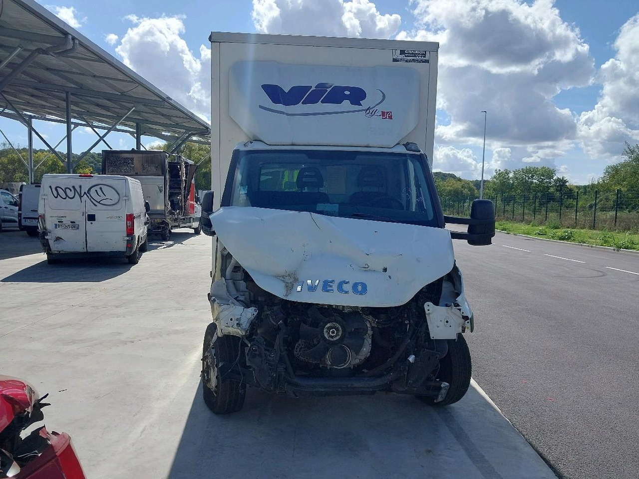 IVECO PORTEUR 65C14N - Carrinha de contentor: foto 2 IVECO PORTEUR 65C14N - Carrinha de contentor: foto 2