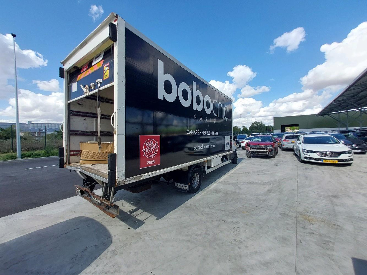 IVECO PORTEUR 65C14N - Carrinha de contentor: foto 4 IVECO PORTEUR 65C14N - Carrinha de contentor: foto 4