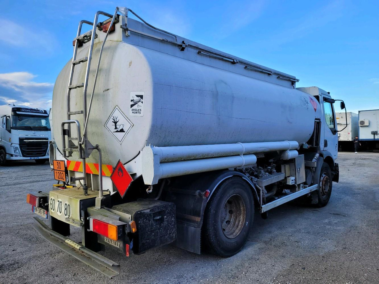 RENAULT PREMIUM 210.19 CITERNE - Camião cisterna: foto 4 RENAULT PREMIUM 210.19 CITERNE - Camião cisterna: foto 4