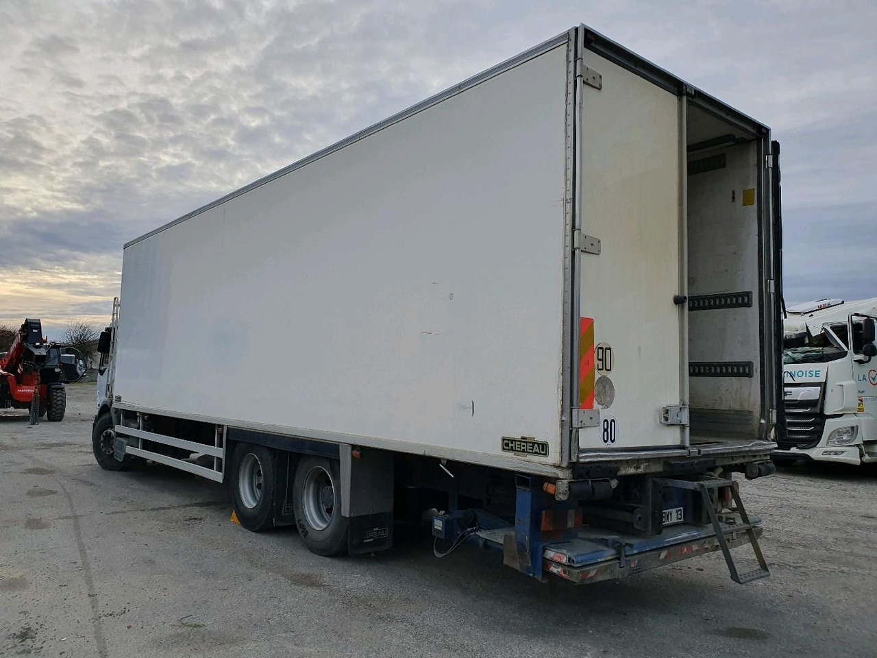 Camião frigorífico RENAULT PREMIUM: foto 7