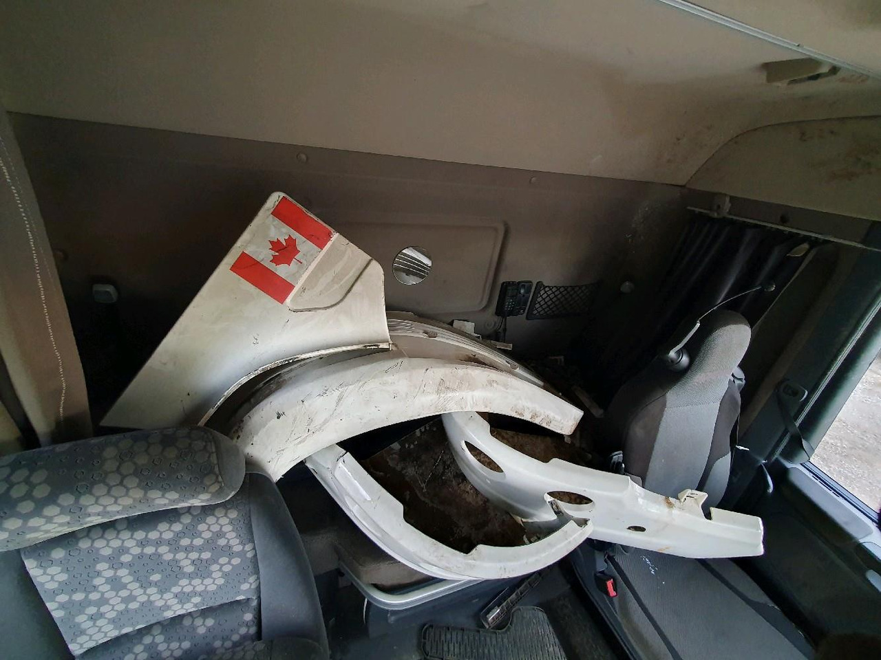 Fotografia de interior 1: Tractor SCANIA R 580 FOREST GRUE