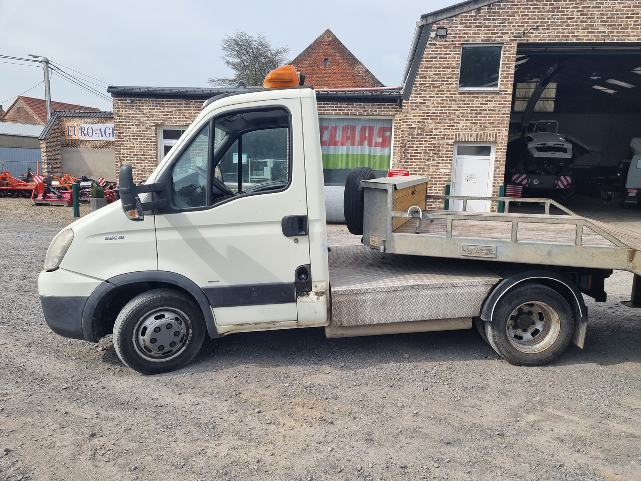 IVECO DAILY 35C18 - Camião tractor BE: foto 1 IVECO DAILY 35C18 - Camião tractor BE: foto 1