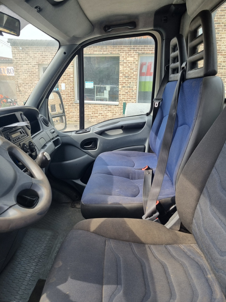 IVECO DAILY 35C18 - Camião tractor BE: foto 5 IVECO DAILY 35C18 - Camião tractor BE: foto 5