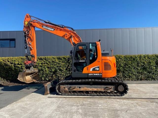 Doosan DX140 LCR-5 - Escavadora de rastos: foto 1 Doosan DX140 LCR-5 - Escavadora de rastos: foto 1