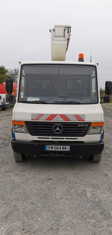 Mercedes-Benz VARIO 815D 17 M - Caminhão com plataforma aérea: foto 2 Mercedes-Benz VARIO 815D 17 M - Caminhão com plataforma aérea: foto 2