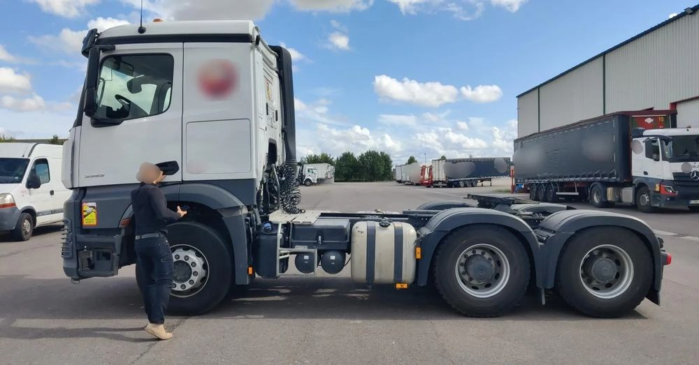 Mercedes-Benz AROCS 3353 6X4 68 TON - Tractor: foto 3 Mercedes-Benz AROCS 3353 6X4 68 TON - Tractor: foto 3