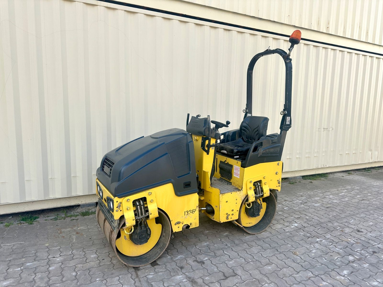 BOMAG BW80AD-5 / 2018 BJ / 999 H / 1.550 KG - Rolo: foto 1 BOMAG BW80AD-5 / 2018 BJ / 999 H / 1.550 KG - Rolo: foto 1
