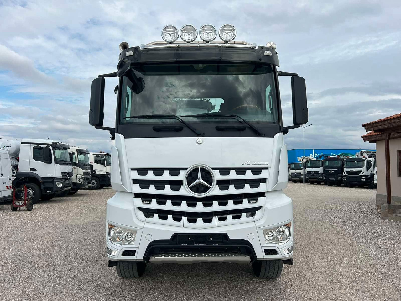 Mercedes-Benz AROCS 3251 CIFA MAGNUM MK28.4L - Autobetoneira com bomba: foto 2 Mercedes-Benz AROCS 3251 CIFA MAGNUM MK28.4L - Autobetoneira com bomba: foto 2