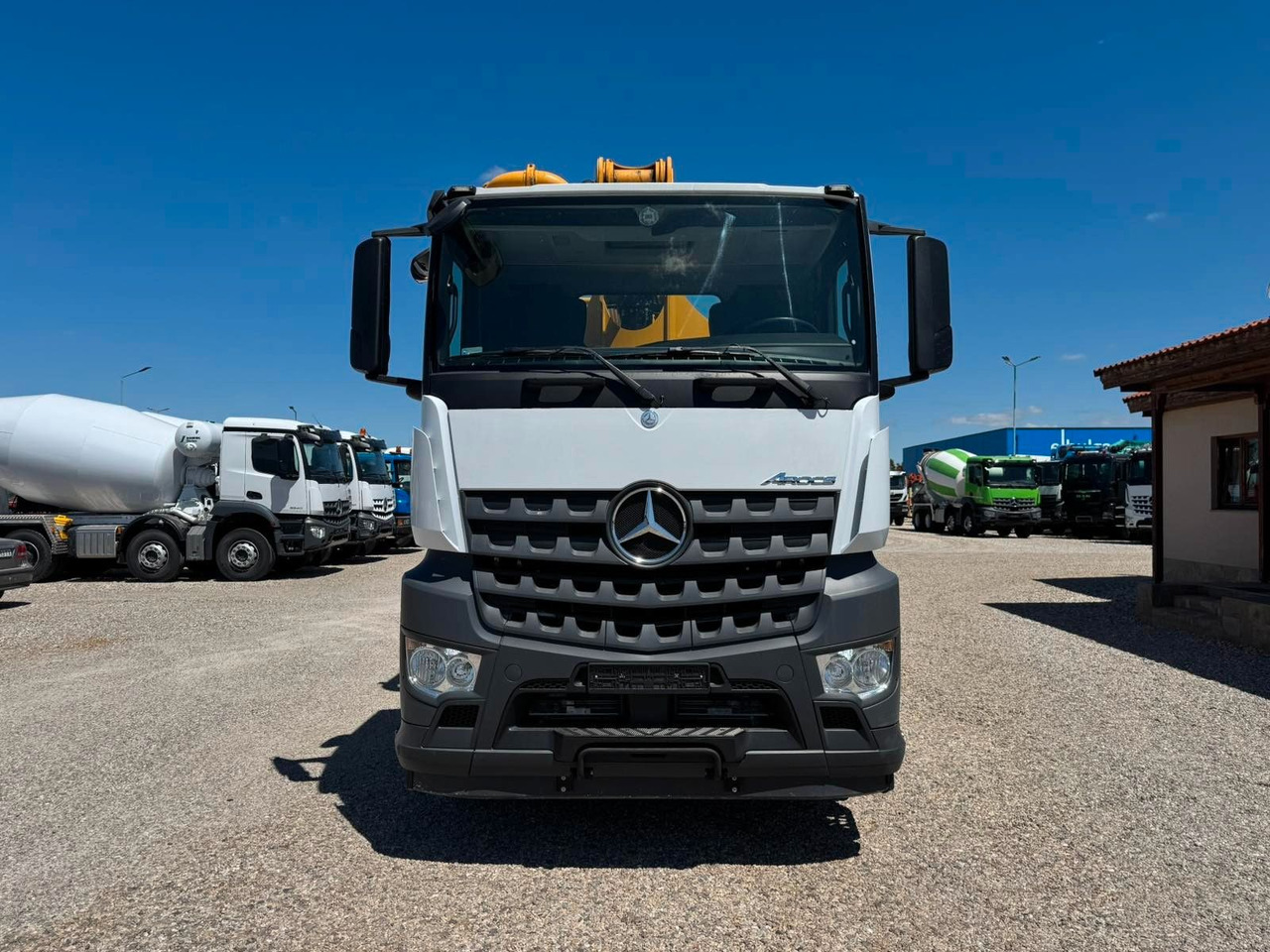 Mercedes-Benz AROCS 4442 SCHWING S43SX - Autobomba de betão: foto 2 Mercedes-Benz AROCS 4442 SCHWING S43SX - Autobomba de betão: foto 2