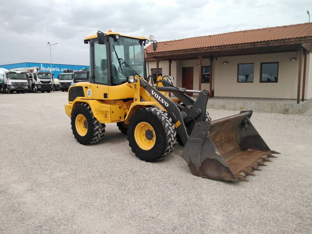 VOLVO L30G - Pá carregadora de rodas: foto 1 VOLVO L30G - Pá carregadora de rodas: foto 1