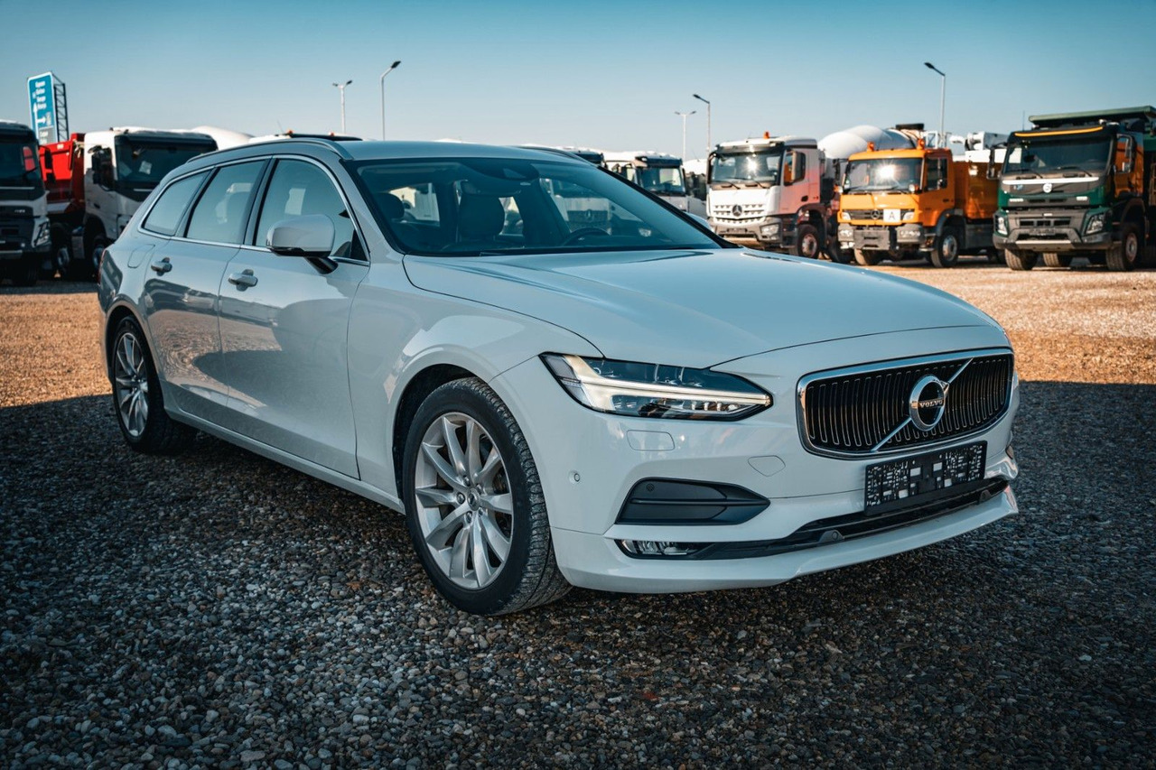 Volvo V90 D4 Momentum 2.0D - Automóvel: foto 1 Volvo V90 D4 Momentum 2.0D - Automóvel: foto 1