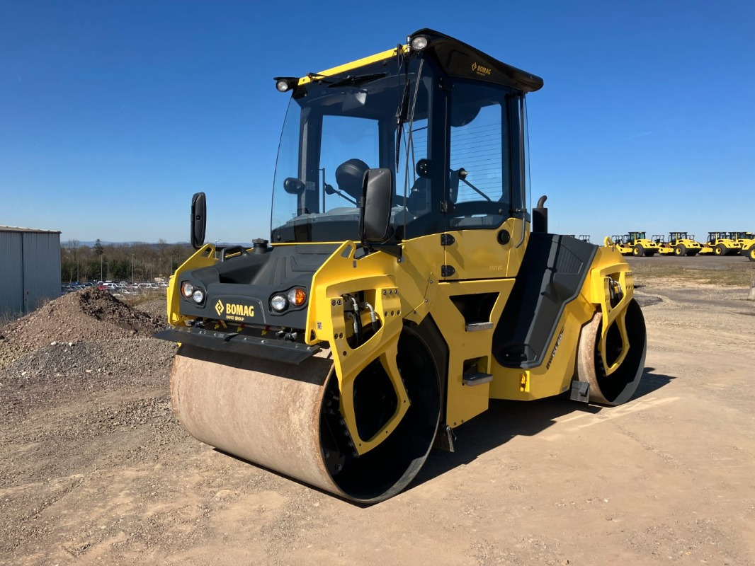 BOMAG DE BW 151 AD-50 Stage IIIa/Tier 4i - Compactador de asfalto: foto 1 BOMAG DE BW 151 AD-50 Stage IIIa/Tier 4i - Compactador de asfalto: foto 1