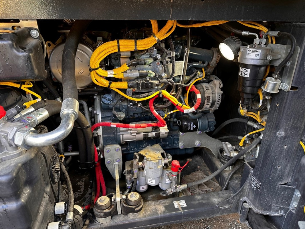 BOMAG DE BW 154 AP-5 AM - Compactador de asfalto: foto 4 BOMAG DE BW 154 AP-5 AM - Compactador de asfalto: foto 4