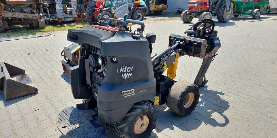 Ditch Witch R300 koparka łańcuchowa pługoukładacz - Colocadora de tubagem: foto 4 Ditch Witch R300 koparka łańcuchowa pługoukładacz - Colocadora de tubagem: foto 4