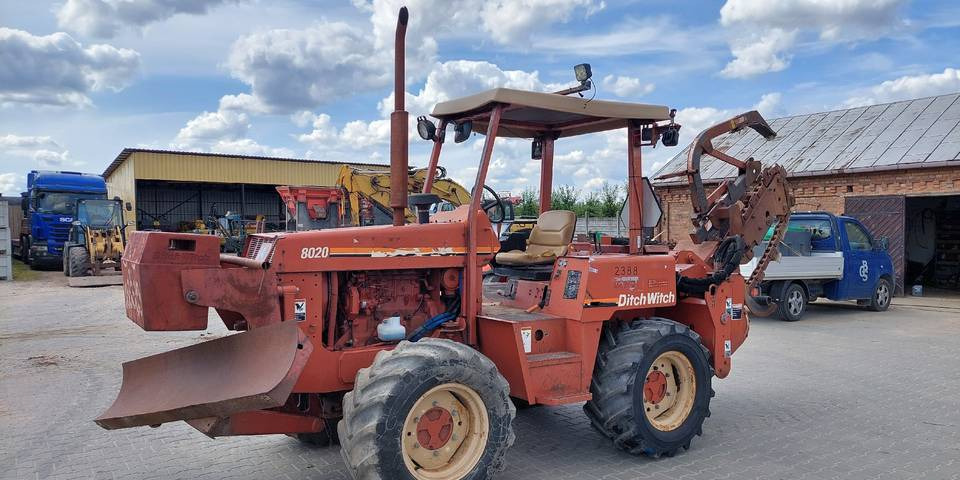 Koparka łańcuchowa Ditch Witch 8020 85KM - Colocadora de tubagem: foto 4 Koparka łańcuchowa Ditch Witch 8020 85KM - Colocadora de tubagem: foto 4