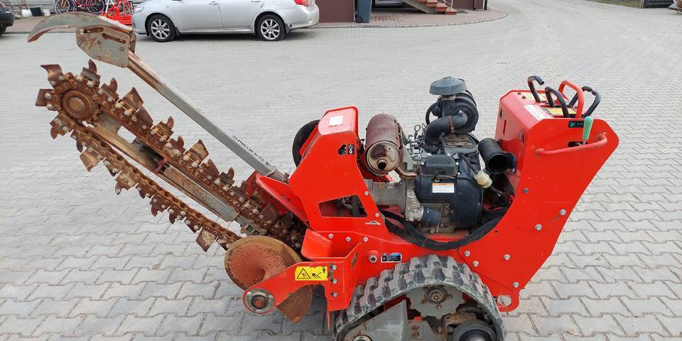 Koparka łańcuchowa Ditch Witch C24X 24 KM Honda - Colocadora de tubagem: foto 1 Koparka łańcuchowa Ditch Witch C24X 24 KM Honda - Colocadora de tubagem: foto 1