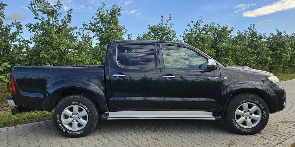 Toyota Hilux 3.0 SR5 automat 4x4 - Pick-up: foto 4 Toyota Hilux 3.0 SR5 automat 4x4 - Pick-up: foto 4