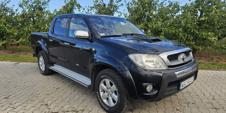 Toyota Hilux 3.0 SR5 automat 4x4 - Pick-up: foto 3 Toyota Hilux 3.0 SR5 automat 4x4 - Pick-up: foto 3