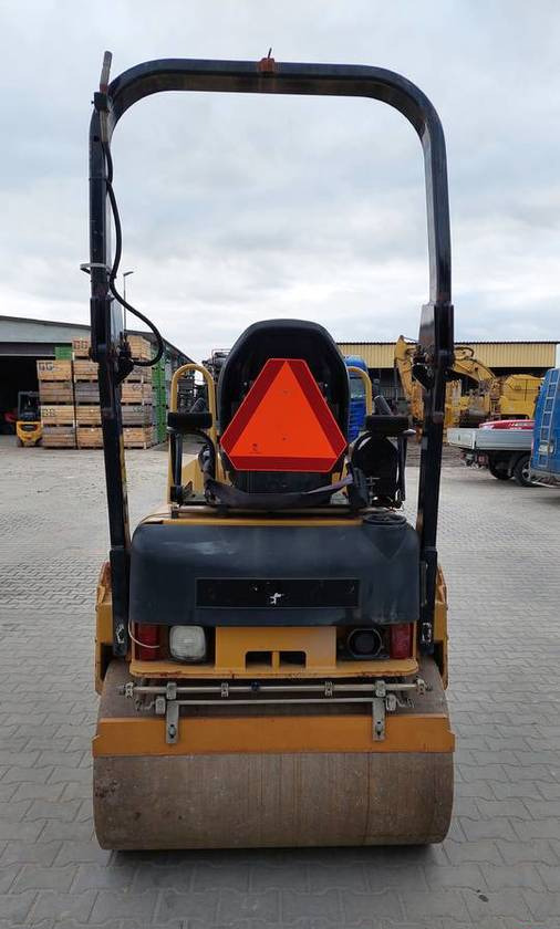 Walec Caterpillar CB24 2700 kg CAT - Rolo: foto 4 Walec Caterpillar CB24 2700 kg CAT - Rolo: foto 4