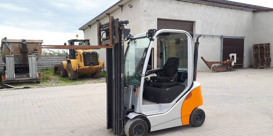 Wózek widłowy Still RX70-20 triplex przesuw - Empilhador a gás: foto 1 Wózek widłowy Still RX70-20 triplex przesuw - Empilhador a gás: foto 1