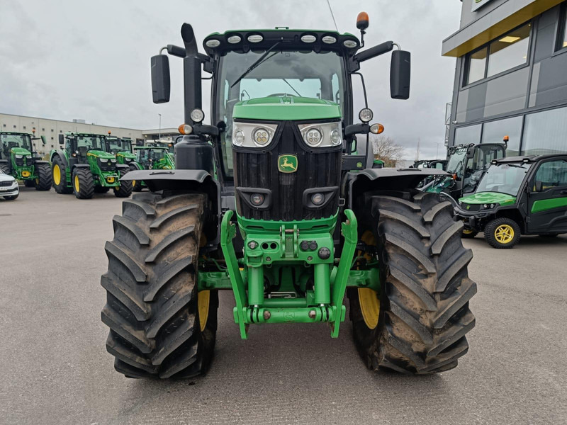 Trator John Deere 6215R: foto 8
