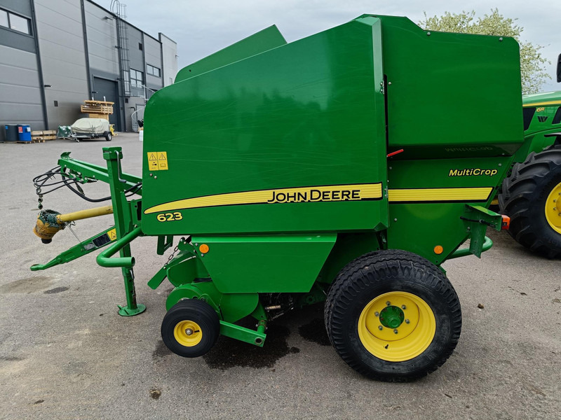 John Deere 623N - Enfardadeira de fardos redondos: foto 1 John Deere 623N - Enfardadeira de fardos redondos: foto 1
