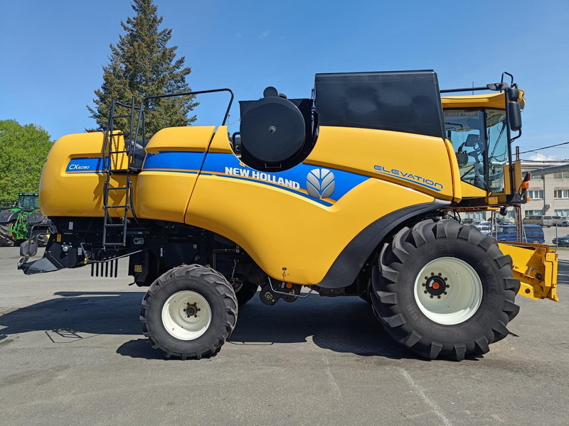 New Holland CX6090 - Ceifeira debulhadora: foto 2 New Holland CX6090 - Ceifeira debulhadora: foto 2