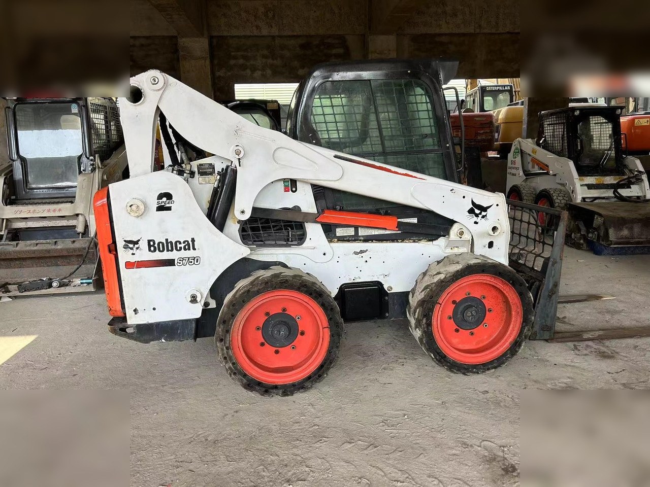 BOBCAT S750 - Mini pá carregadora: foto 1 BOBCAT S750 - Mini pá carregadora: foto 1