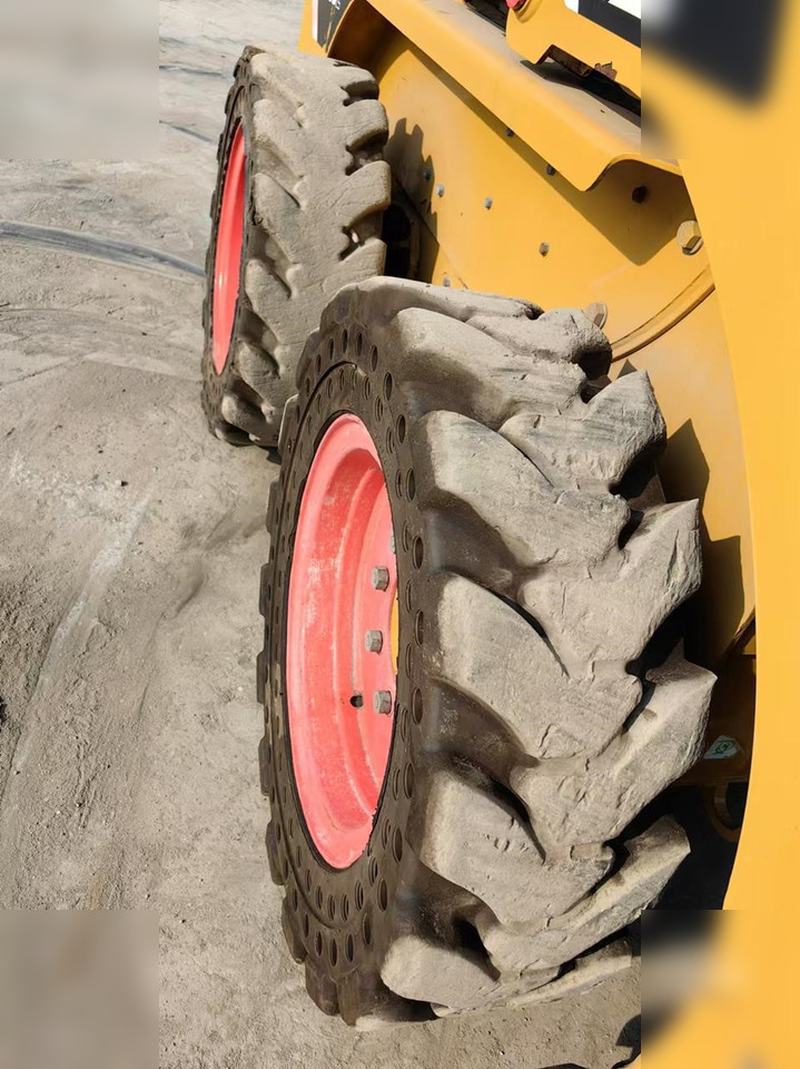 CATERPILLAR 226B - Mini pá carregadora: foto 4 CATERPILLAR 226B - Mini pá carregadora: foto 4