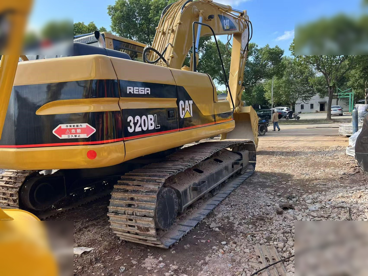 CATERPILLAR 320BL - Escavadora de rastos: foto 3 CATERPILLAR 320BL - Escavadora de rastos: foto 3