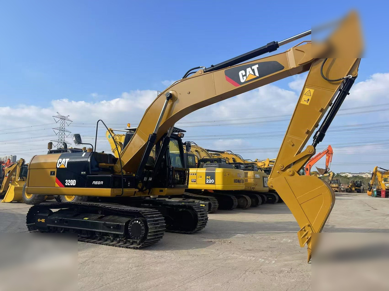 CATERPILLAR 320D - Escavadora de rastos: foto 4 CATERPILLAR 320D - Escavadora de rastos: foto 4