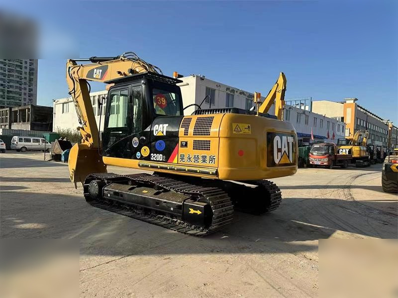 CATERPILLAR 320D - Escavadora de rastos: foto 2 CATERPILLAR 320D - Escavadora de rastos: foto 2