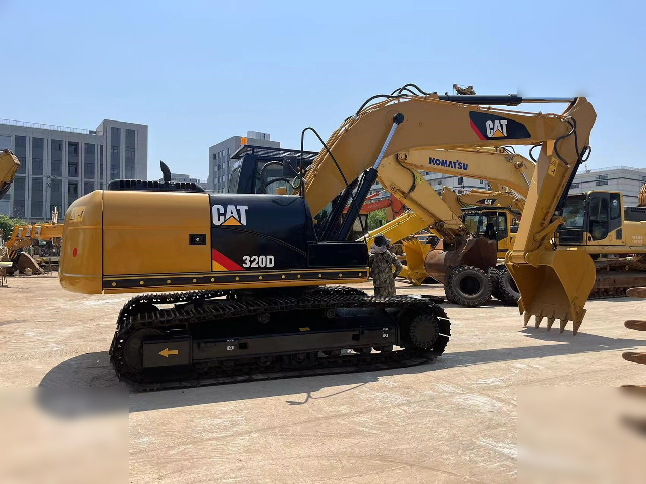 CATERPILLAR 320D - Escavadora de rastos: foto 2 CATERPILLAR 320D - Escavadora de rastos: foto 2