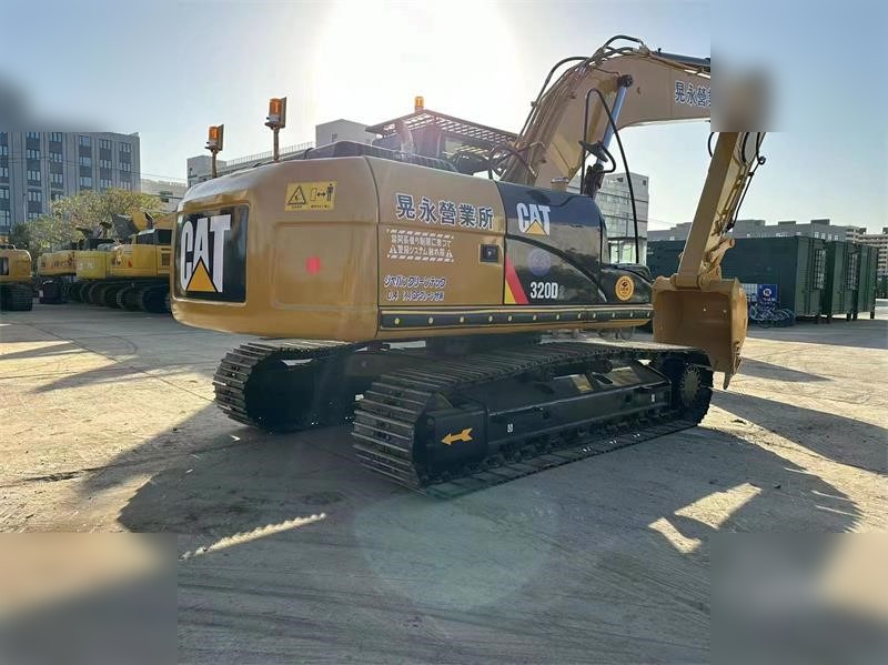 CATERPILLAR 320D - Escavadora de rastos: foto 4 CATERPILLAR 320D - Escavadora de rastos: foto 4