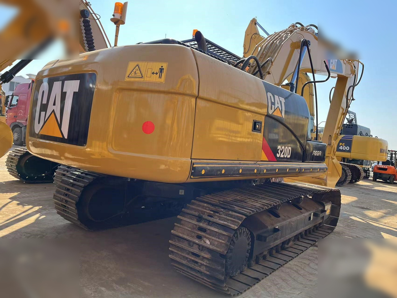 CATERPILLAR 320D - Escavadora de rastos: foto 2 CATERPILLAR 320D - Escavadora de rastos: foto 2