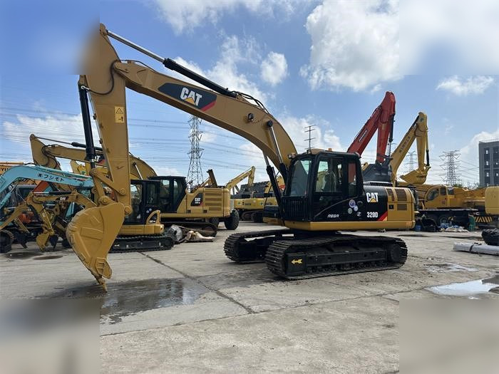 CATERPILLAR 320D - Escavadora de rastos: foto 2 CATERPILLAR 320D - Escavadora de rastos: foto 2