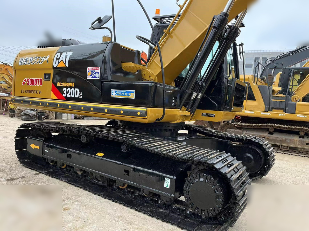 CATERPILLAR 320D2 - Escavadora de rastos: foto 5 CATERPILLAR 320D2 - Escavadora de rastos: foto 5
